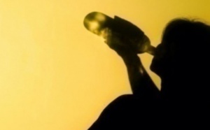 Fausses accusations : Quand une mère alcoolique s’en prend à la domestique de sa fille
