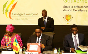 Direct vidéo - L'opposition manifeste à Paris et descend en flammes le Président Macky Sall