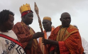 Insolite : Regardez,Gris Bordeaux et Tapha Guèye, avec les éléments du Gmi  après la victoire de Papa Sow