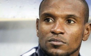Foot : Eric Abidal hospitalisé à Monaco