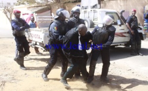 Perquisition au domicile de Habré : Les images de la chaude empoignade entre Me El Hadji Diouf et les forces de l'ordre