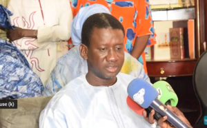 Abdoul Mbacké Ndao rejoint YAW et remet 3 500 signatures à Aïda Mbodji