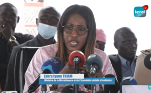 Remise symbolique de refinancements faite par la Ministre Zahra Iyane Thiam à l'URMECS 