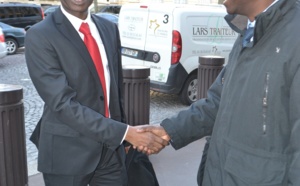 Youssou Ndour très complice avec le journaliste Samba Mangane 