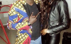 Yoro Ndiaye pose avec le mannequin Eva Chon