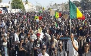 Grandes sorties à la manifestation du 8 juin : Macky, le 3e mandat, l’agenda LGBT, les scandales sous son régime, au menu