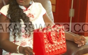 La robe sexy de la femme de l’honorable député Abdou Mbow