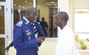 Mouhamadou Moustapha Bâ décoré par le Haut commandant de la Gendarmerie