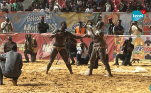 Ada Fass bat Coly Faye par un croc-en-jambe suivi d'un hancher