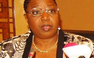 A Touba dans le cadre de la Couverture maladie universelle : Eva Marie Colle Seck maladivement huée par des populations, aux sons de “Gorgui yaa baari doolé, Gorgui danoo dioum”