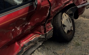 Deux frères congolais, ivres, percutent la voiture de LOCASEN : Le chauffeur Balla Ndiaye, furieux, assène un coup de couteau à la tête de l'un d'eux et...