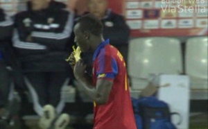 Vidéo: Famara Diédhiou sanctionné par l’arbitre pour avoir mangé une banane