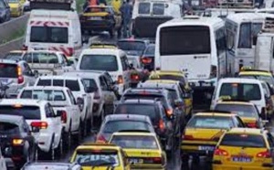 Après la pluie, les embouteillages font "exploser" cet usager de la route 