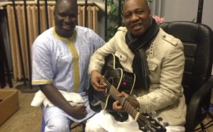 Salam Diallo pose avec le grand Sékouba Bambino 