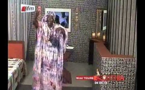 Kouthia Show raille Mimi Touré à Thies