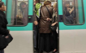 La victime d’une main aux fesses se rebelle et le gifle : l’agresseur maîtrisé par les passants
