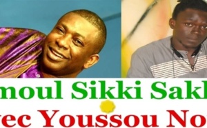 Kara (Sikki Sakka) lave l'honneur de Youssou Ndour après l'audience des artistes thiessois avec le Chef de l'Etat