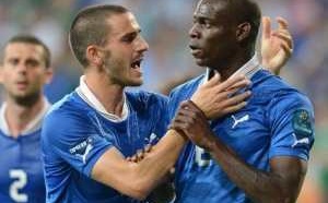 L'italie bat l'Angleterre 2-1 : Balotelli tient le choc