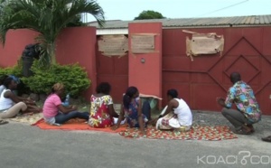 Gabon : Il escroque 34 millions à une jeune dame, ils assiègent sa maison