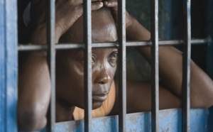 Usage de stupéfiant : Une étudiante gabonaise dépouille sa sœur et sa copine pour se droguer