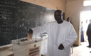 IMAGES/VIDEO - Le Ministre Oumar Gueye et candidat à la mairie de Sangalkam a accompli son devoir de citoyen 