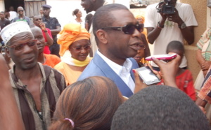  Le leader de "Fekké Maci Bollé", Youssou Ndour a voté ce matin à l'école Nafissatou Niang de la Médina