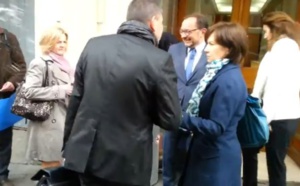 Vidéo Une secrétaire d'Etat française aspergée de faux sperme