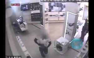 VIDEO. Un homme vole un ordinateur portable en toute décontraction 