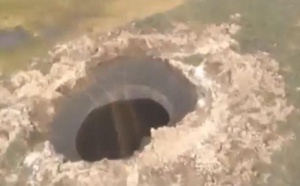 Vidéo: Un mystérieux trou géant s’est formé en Sibérie. Regardez
