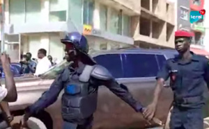 Direct - Cité Keur Gorgui: Le départ de Ousmane Sonko pour le Tribunal, en vue de son audition