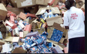 Saisie de 6 cartons grand modèle de médicaments