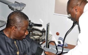 Incroyable ! Le Président nigérian Jonathan Goodluck a subi un test Ebola à son arrivée au sommet Etats-Unis-Afrique