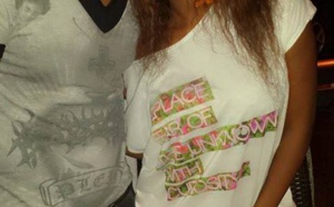 Khadija, la fille de Aida Patra pose avec Dioufy