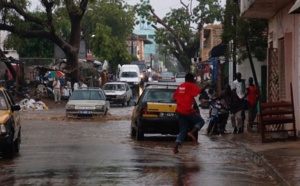 La pluie fait des dégâts à Thiès: Talla Sylla met les pieds dans l'eau