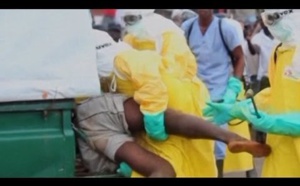 Choquant : Un malade d’Ebola jeté violemment à bord d’un camion pour avoir essayé de s’échapper (Vidéo)
