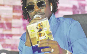 Waly Seck boucle 2022 avec un nouvel album et confie : «Thione Seck a chanté 25 ans, avant de construire une villa…»