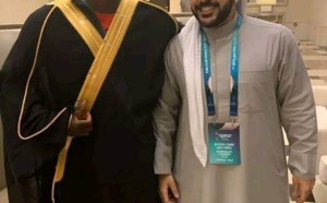 En image Sadio Mané en bisht qatari: Fan de Messi ? Appréciez...