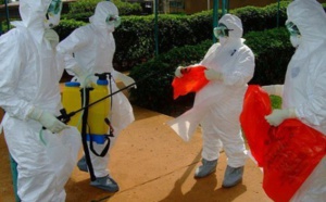Ebola poursuit sa progression meurtrière: 2400 morts sur 4784 cas