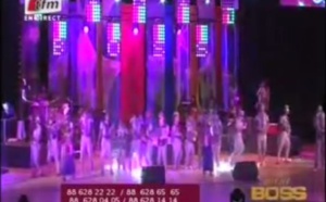 Arrivée spectaculaire des enfants de Sen P'tit Gallé au Grand Théâtre 