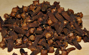 Astuce naturelle : Le clou de girofle contre le mal de dos