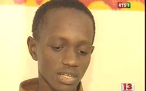 Vidéo: Le jeune guinéen atteint d’Ebola d'attaque pour participer à la guerre contre la maladie ( Exclusif )