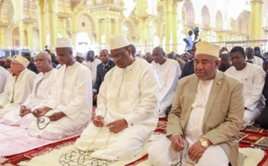 En visite au Sénégal : Azali Assoumani, le président comorien et le Chef de l’Etat Macky Sall, ont prié à la Grande mosquée Massalikoul Djinane