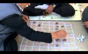 Vidéo - Voici le meilleur joueur de Dames au monde.Regardez!