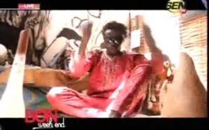 Il chante "Café Touba" 