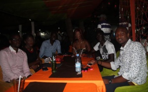 Voici l'homme d'affaire Malick Mar (à gauche) à la soirée de Pape Diouf