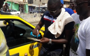 Pape Diouf distribue son nouvel album à ses fans de la banlieue