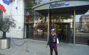 GuiGui devant le Radisson Blu de Paris