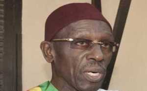 Doudou Wade, sur des béquilles, présente ses condoléances à Thierno Bocoum