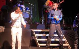 Les piques assassines de Youssou Ndour adressées à Thione Seck : « Ceeb bu sew mooma gënal wax ju sew, ndax wax bu sew daf may tardeel »