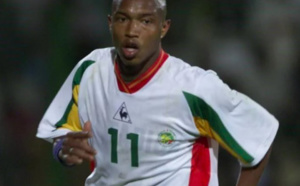 Levée de fonds : Après le boubou de You, un maillot de El Hadji Diouf vendu à 5 millions de francs Cfa